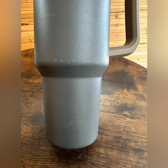 Stanley Adventure Quencher 40 oz Tumbler Cup W Straw COAL - perfect fall color - Picture 5 of 10